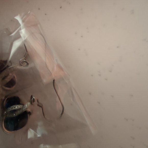 New- EleQueen sterling silver "courageous heart" inspired hook drop earrings - Picture 3 of 4